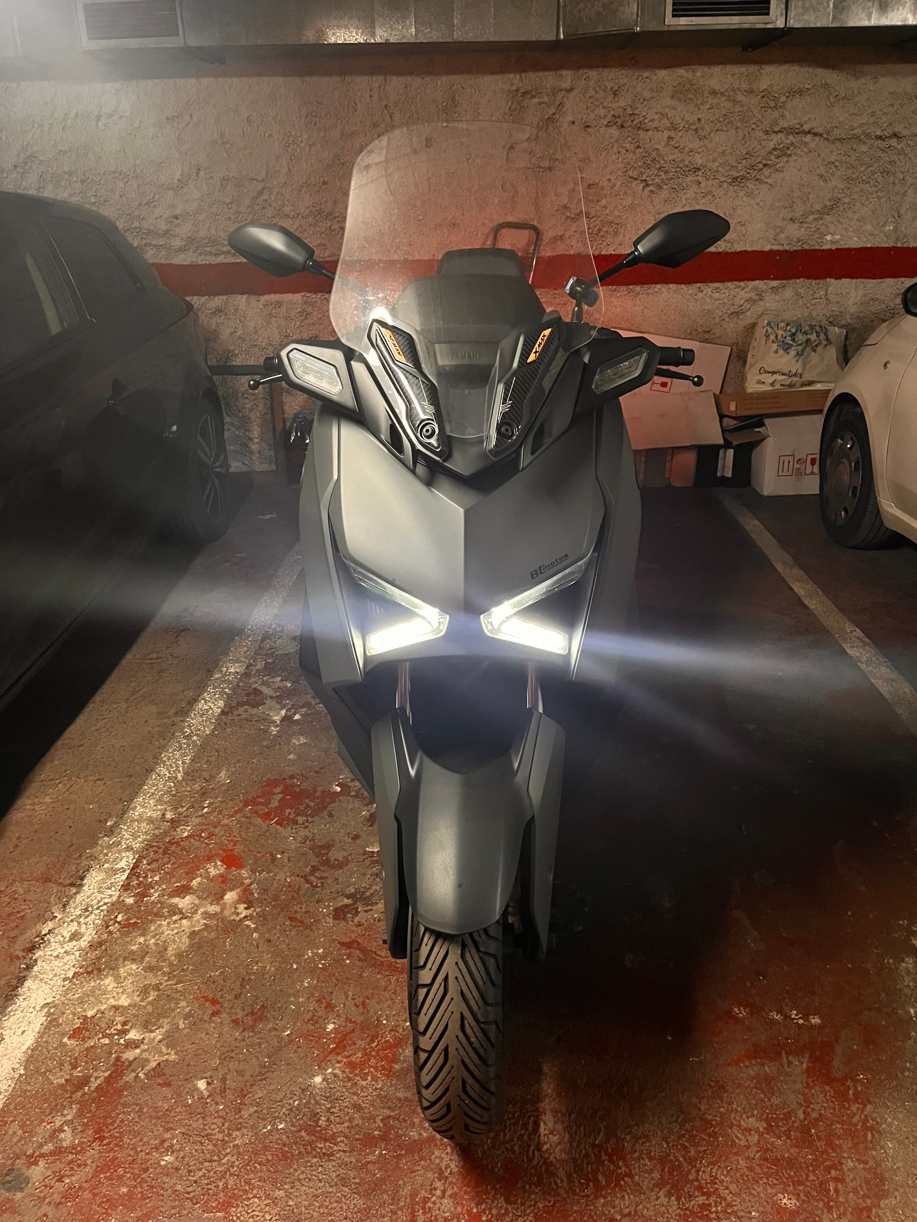 YAMAHA X-MAX 300 - Imagen 1